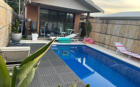 Woy Woy Relaxing 6-Bedroom Holiday House With Pool