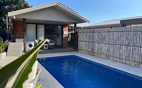 Woy Woy Relaxing 6-Bedroom Holiday House With Pool